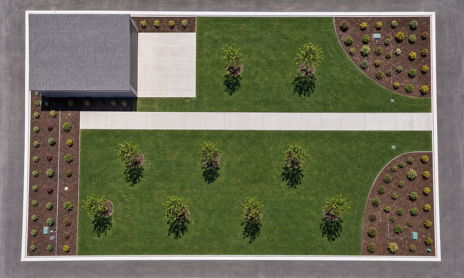Overhead courtyard practice image with a defined 100-foot north edge